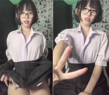 Em học sinh vú nhỏ lộ clip sex