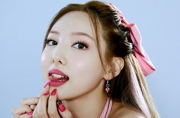 Nayeon đã kết hôn với một người giàu có trong hai lần